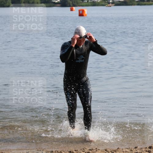 15.06.2025 - 27. Vierlanden-Triathlon Lena Gebhardt http://msf.ph/oto/8047076 15.06.2025 08:44:51 Schwimmen 81, 160 meine-sportfotos.de