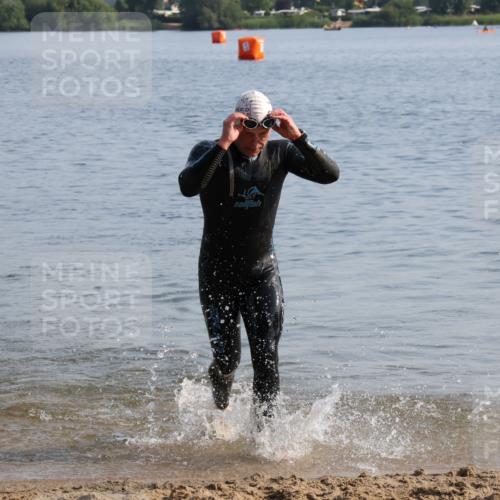 15.06.2025 - 27. Vierlanden-Triathlon Lena Gebhardt http://msf.ph/oto/8047077 15.06.2025 08:44:51 Schwimmen 81, 160 meine-sportfotos.de