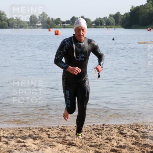 15.06.2025 - 27. Vierlanden-Triathlon Lena Gebhardt http://msf.ph/oto/8047083 15.06.2025 08:44:53 Schwimmen 81, 160 meine-sportfotos.de