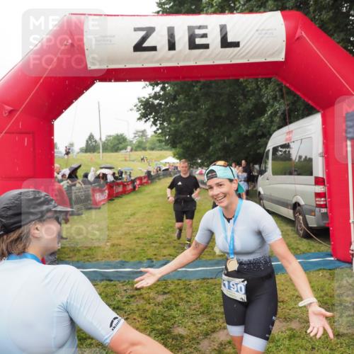 21.06.2025 - 27. Vierlanden-Triathlon MichiJ http://msf.ph/oto/8047099 15.06.2026 14:09:35 Ziel 687, 942, 1190, 1191 meine-sportfotos.de