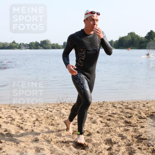 15.06.2025 - 27. Vierlanden-Triathlon Lena Gebhardt http://msf.ph/oto/8047100 15.06.2025 08:45:13 Schwimmen 127 meine-sportfotos.de