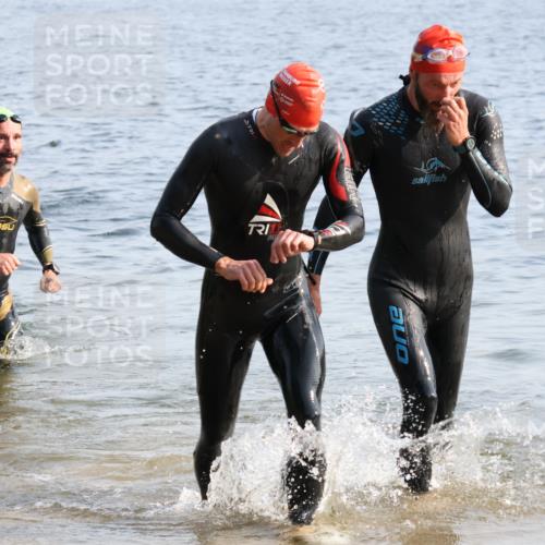15.06.2025 - 27. Vierlanden-Triathlon Lena Gebhardt http://msf.ph/oto/8047119 15.06.2025 08:45:33 Schwimmen 104, 116, 145 meine-sportfotos.de