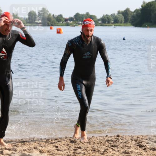 15.06.2025 - 27. Vierlanden-Triathlon Lena Gebhardt http://msf.ph/oto/8047129 15.06.2025 08:45:36 Schwimmen 104, 116, 125, 145 meine-sportfotos.de