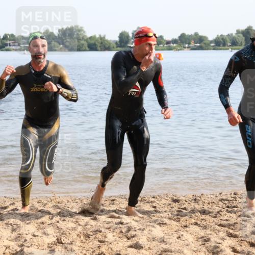 15.06.2025 - 27. Vierlanden-Triathlon Lena Gebhardt http://msf.ph/oto/8047131 15.06.2025 08:45:37 Schwimmen 104, 116, 125, 145 meine-sportfotos.de