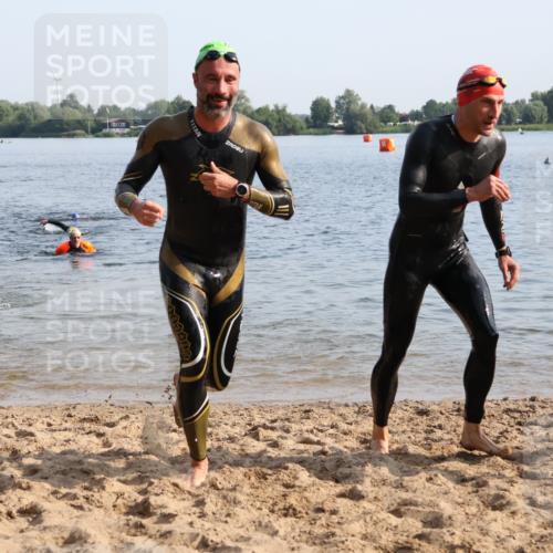 15.06.2025 - 27. Vierlanden-Triathlon Lena Gebhardt http://msf.ph/oto/8047135 15.06.2025 08:45:37 Schwimmen 104, 116, 125, 145 meine-sportfotos.de