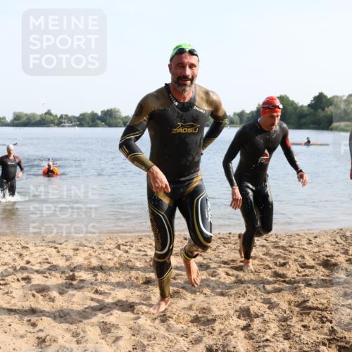 15.06.2025 - 27. Vierlanden-Triathlon Lena Gebhardt http://msf.ph/oto/8047141 15.06.2025 08:45:38 Schwimmen 104, 116, 125, 145 meine-sportfotos.de