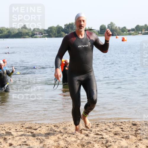 15.06.2025 - 27. Vierlanden-Triathlon Lena Gebhardt http://msf.ph/oto/8047160 15.06.2025 08:45:44 Schwimmen 13, 104, 106, 116, 125, 145, 150 meine-sportfotos.de