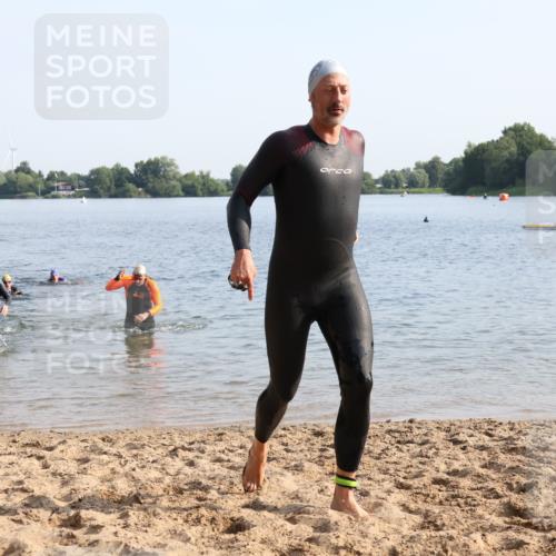 15.06.2025 - 27. Vierlanden-Triathlon Lena Gebhardt http://msf.ph/oto/8047163 15.06.2025 08:45:45 Schwimmen 13, 104, 106, 116, 125, 145, 150 meine-sportfotos.de