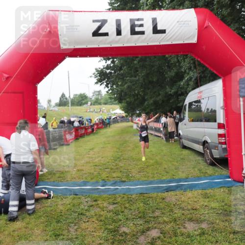 21.06.2025 - 27. Vierlanden-Triathlon MichiJ http://msf.ph/oto/8047166 15.06.2026 14:10:30 Ziel 1174 meine-sportfotos.de