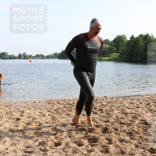 15.06.2025 - 27. Vierlanden-Triathlon Lena Gebhardt http://msf.ph/oto/8047171 15.06.2025 08:45:46 Schwimmen 13, 104, 106, 116, 125, 142, 145, 150 meine-sportfotos.de
