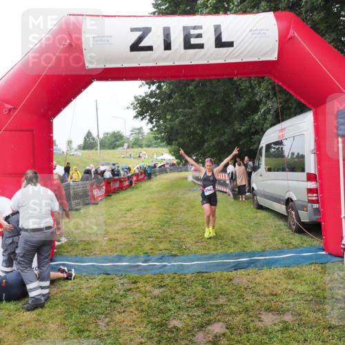 21.06.2025 - 27. Vierlanden-Triathlon MichiJ http://msf.ph/oto/8047174 15.06.2026 14:10:30 Ziel 1174 meine-sportfotos.de