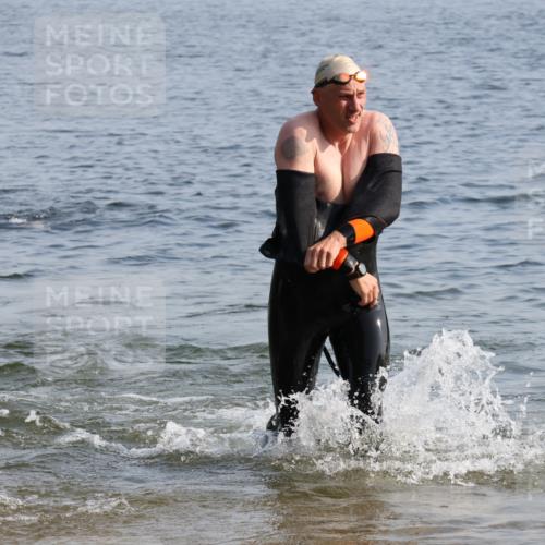 15.06.2025 - 27. Vierlanden-Triathlon Lena Gebhardt http://msf.ph/oto/8047175 15.06.2025 08:45:47 Schwimmen 13, 104, 106, 116, 125, 142, 150 meine-sportfotos.de