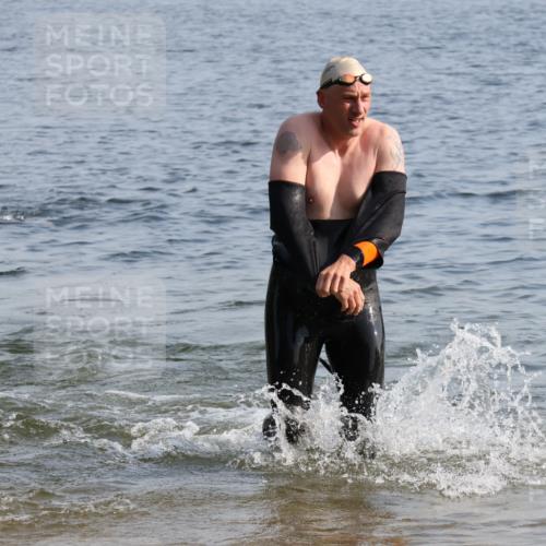 15.06.2025 - 27. Vierlanden-Triathlon Lena Gebhardt http://msf.ph/oto/8047177 15.06.2025 08:45:48 Schwimmen 13, 104, 106, 116, 125, 142, 150 meine-sportfotos.de