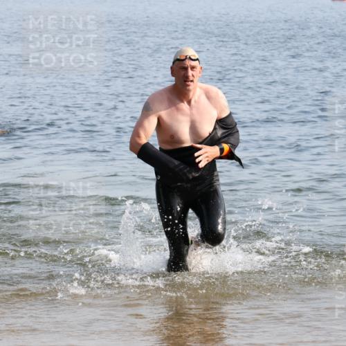 15.06.2025 - 27. Vierlanden-Triathlon Lena Gebhardt http://msf.ph/oto/8047180 15.06.2025 08:45:48 Schwimmen 13, 104, 106, 116, 125, 142, 150 meine-sportfotos.de
