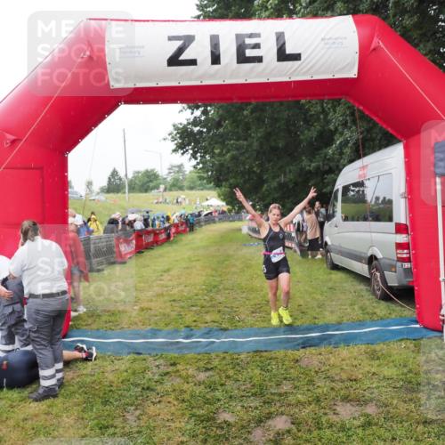 21.06.2025 - 27. Vierlanden-Triathlon MichiJ http://msf.ph/oto/8047181 15.06.2026 14:10:30 Ziel 1174 meine-sportfotos.de