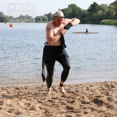 15.06.2025 - 27. Vierlanden-Triathlon Lena Gebhardt http://msf.ph/oto/8047192 15.06.2025 08:45:51 Schwimmen 13, 106, 125, 142, 150, 152 meine-sportfotos.de