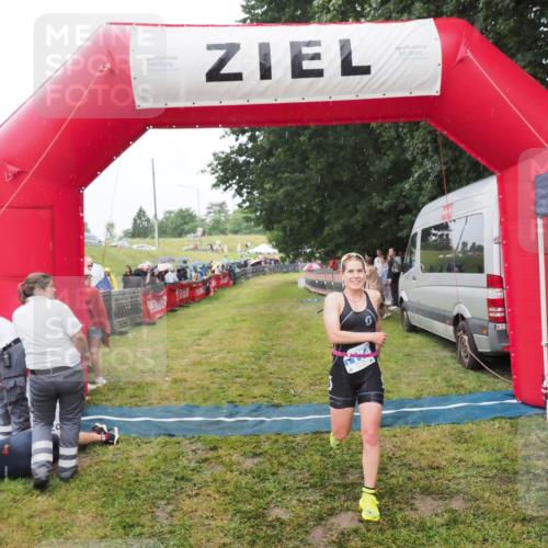 21.06.2025 - 27. Vierlanden-Triathlon MichiJ http://msf.ph/oto/8047197 15.06.2026 14:10:31 Ziel 1174 meine-sportfotos.de