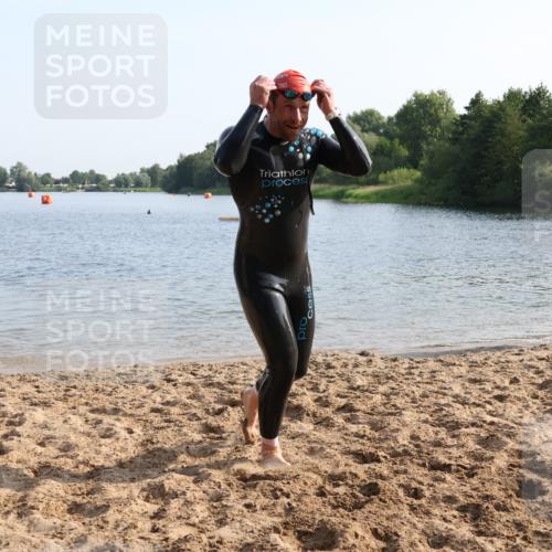 15.06.2025 - 27. Vierlanden-Triathlon Lena Gebhardt http://msf.ph/oto/8047205 15.06.2025 08:45:54 Schwimmen 13, 106, 125, 134, 142, 150, 152 meine-sportfotos.de