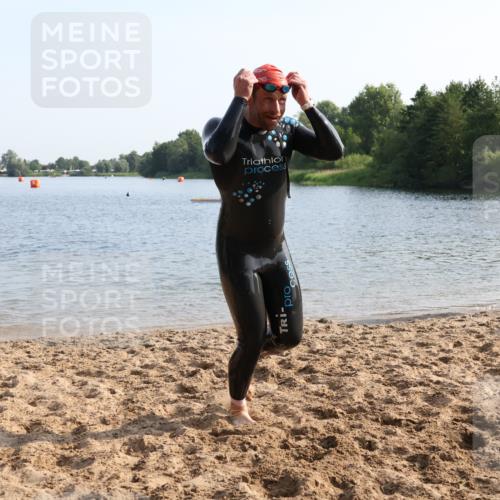 15.06.2025 - 27. Vierlanden-Triathlon Lena Gebhardt http://msf.ph/oto/8047208 15.06.2025 08:45:54 Schwimmen 13, 106, 125, 134, 142, 150, 152 meine-sportfotos.de
