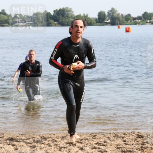 15.06.2025 - 27. Vierlanden-Triathlon Lena Gebhardt http://msf.ph/oto/8047213 15.06.2025 08:45:56 Schwimmen 13, 106, 134, 142, 150, 152, 194 meine-sportfotos.de
