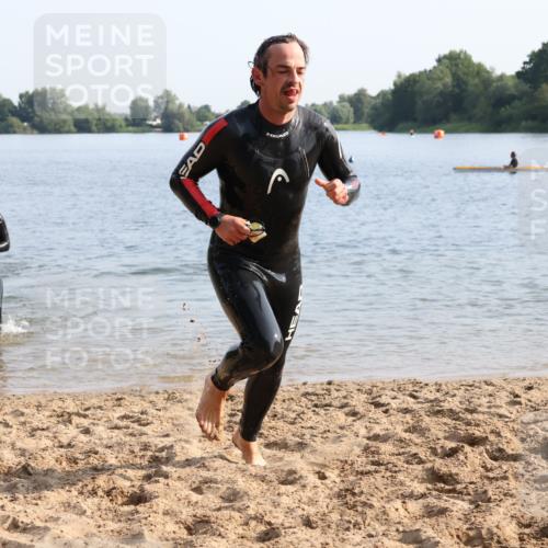 15.06.2025 - 27. Vierlanden-Triathlon Lena Gebhardt http://msf.ph/oto/8047221 15.06.2025 08:45:57 Schwimmen 13, 106, 134, 142, 150, 152, 194 meine-sportfotos.de