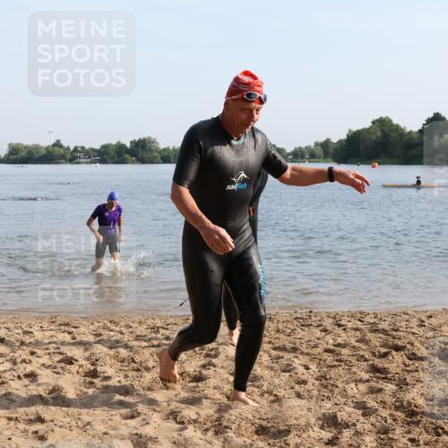 15.06.2025 - 27. Vierlanden-Triathlon Lena Gebhardt http://msf.ph/oto/8047240 15.06.2025 08:46:01 Schwimmen 13, 106, 134, 142, 150, 152, 194 meine-sportfotos.de