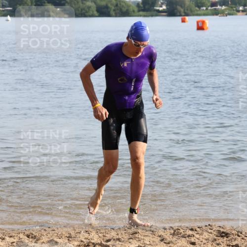 15.06.2025 - 27. Vierlanden-Triathlon Lena Gebhardt http://msf.ph/oto/8047248 15.06.2025 08:46:04 Schwimmen 134, 142, 152, 194 meine-sportfotos.de