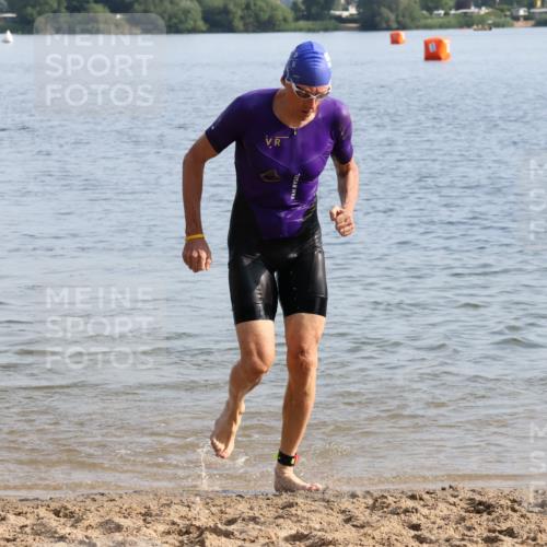 15.06.2025 - 27. Vierlanden-Triathlon Lena Gebhardt http://msf.ph/oto/8047250 15.06.2025 08:46:04 Schwimmen 134, 142, 152, 194 meine-sportfotos.de