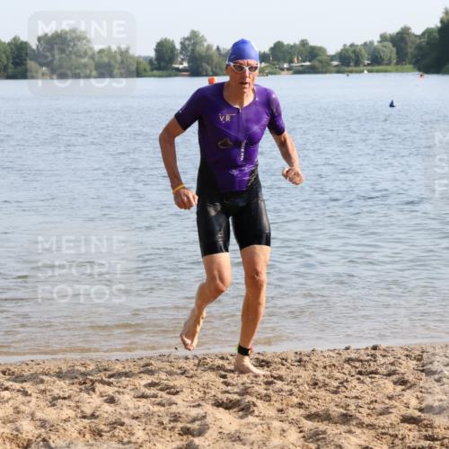 15.06.2025 - 27. Vierlanden-Triathlon Lena Gebhardt http://msf.ph/oto/8047253 15.06.2025 08:46:05 Schwimmen 134, 142, 152, 194 meine-sportfotos.de