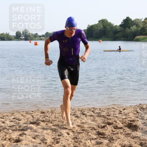 15.06.2025 - 27. Vierlanden-Triathlon Lena Gebhardt http://msf.ph/oto/8047255 15.06.2025 08:46:06 Schwimmen 134, 142, 152, 194 meine-sportfotos.de