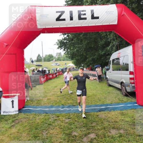 21.06.2025 - 27. Vierlanden-Triathlon MichiJ http://msf.ph/oto/8047260 15.06.2026 14:10:59 Ziel 1165 meine-sportfotos.de