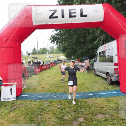 21.06.2025 - 27. Vierlanden-Triathlon MichiJ http://msf.ph/oto/8047262 15.06.2026 14:10:59 Ziel 1165 meine-sportfotos.de