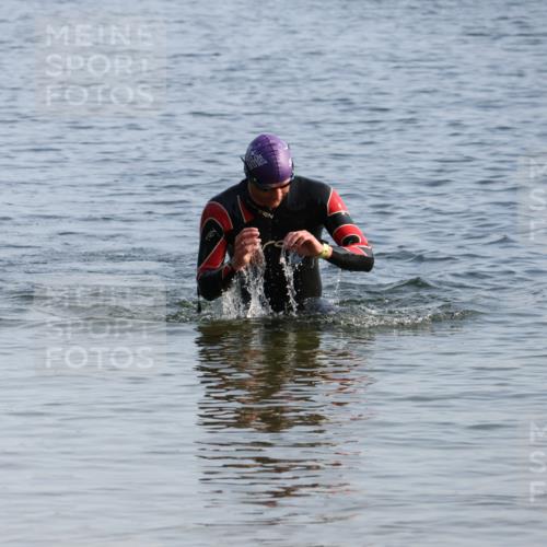 15.06.2025 - 27. Vierlanden-Triathlon Lena Gebhardt http://msf.ph/oto/8047270 15.06.2025 08:46:32 Schwimmen 161 meine-sportfotos.de