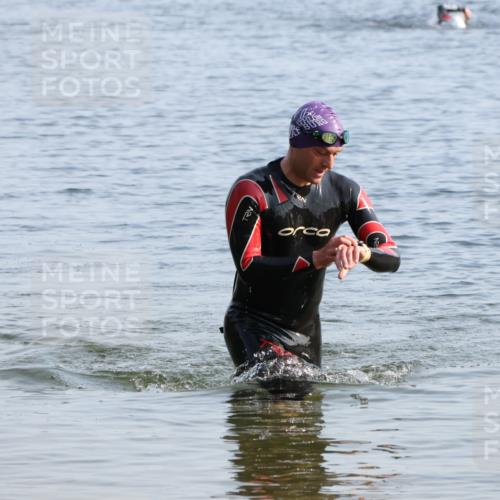 15.06.2025 - 27. Vierlanden-Triathlon Lena Gebhardt http://msf.ph/oto/8047272 15.06.2025 08:46:36 Schwimmen 161 meine-sportfotos.de