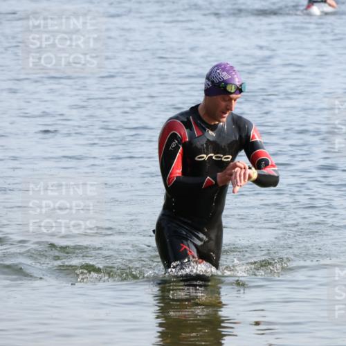 15.06.2025 - 27. Vierlanden-Triathlon Lena Gebhardt http://msf.ph/oto/8047273 15.06.2025 08:46:36 Schwimmen 161 meine-sportfotos.de