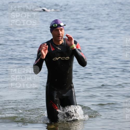 15.06.2025 - 27. Vierlanden-Triathlon Lena Gebhardt http://msf.ph/oto/8047275 15.06.2025 08:46:37 Schwimmen 161 meine-sportfotos.de