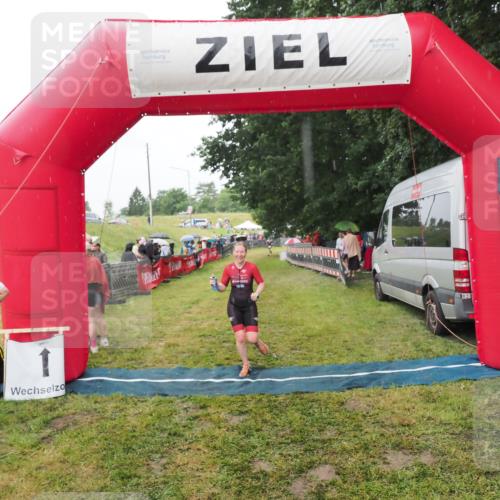 21.06.2025 - 27. Vierlanden-Triathlon MichiJ http://msf.ph/oto/8047282 15.06.2026 14:11:10 Ziel 1178 meine-sportfotos.de