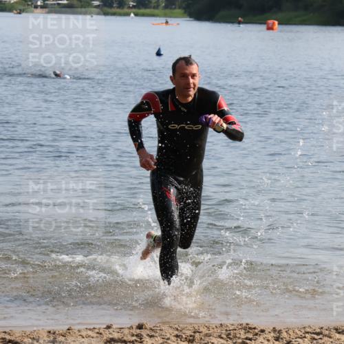 15.06.2025 - 27. Vierlanden-Triathlon Lena Gebhardt http://msf.ph/oto/8047285 15.06.2025 08:46:40 Schwimmen 161 meine-sportfotos.de
