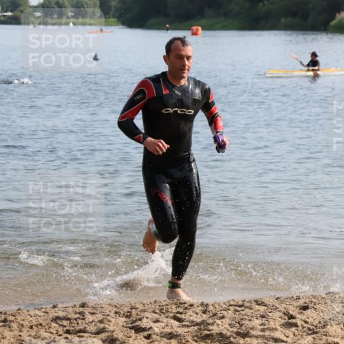 15.06.2025 - 27. Vierlanden-Triathlon Lena Gebhardt http://msf.ph/oto/8047291 15.06.2025 08:46:41 Schwimmen 161 meine-sportfotos.de