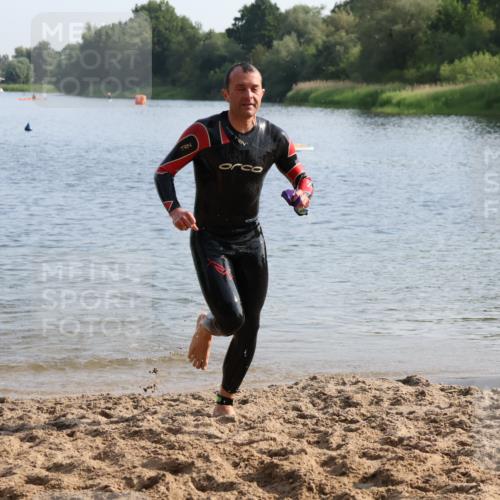 15.06.2025 - 27. Vierlanden-Triathlon Lena Gebhardt http://msf.ph/oto/8047297 15.06.2025 08:46:41 Schwimmen 161 meine-sportfotos.de