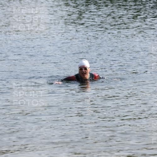 15.06.2025 - 27. Vierlanden-Triathlon Lena Gebhardt http://msf.ph/oto/8047310 15.06.2025 08:47:21 Schwimmen  meine-sportfotos.de