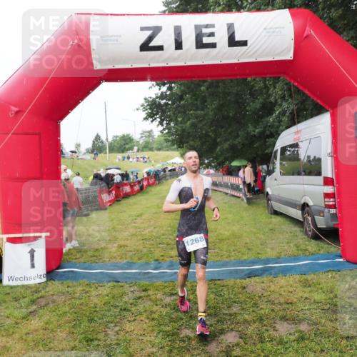 21.06.2025 - 27. Vierlanden-Triathlon MichiJ http://msf.ph/oto/8047313 15.06.2026 14:11:20 Ziel 1268 meine-sportfotos.de