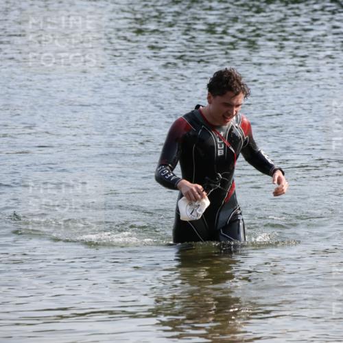 15.06.2025 - 27. Vierlanden-Triathlon Lena Gebhardt http://msf.ph/oto/8047316 15.06.2025 08:47:28 Schwimmen 48 meine-sportfotos.de