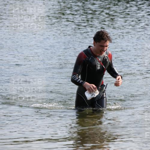 15.06.2025 - 27. Vierlanden-Triathlon Lena Gebhardt http://msf.ph/oto/8047318 15.06.2025 08:47:28 Schwimmen 48 meine-sportfotos.de