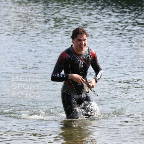 15.06.2025 - 27. Vierlanden-Triathlon Lena Gebhardt http://msf.ph/oto/8047321 15.06.2025 08:47:29 Schwimmen 48 meine-sportfotos.de
