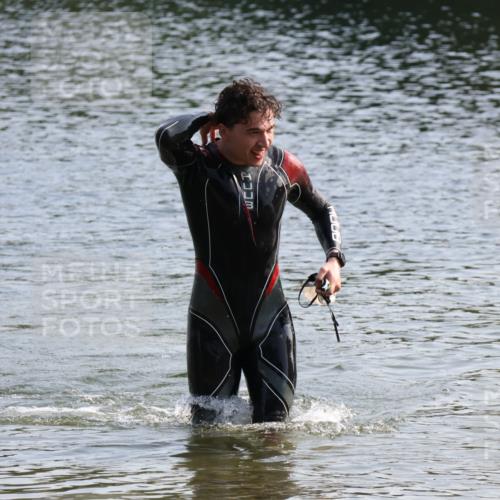 15.06.2025 - 27. Vierlanden-Triathlon Lena Gebhardt http://msf.ph/oto/8047323 15.06.2025 08:47:29 Schwimmen 48 meine-sportfotos.de