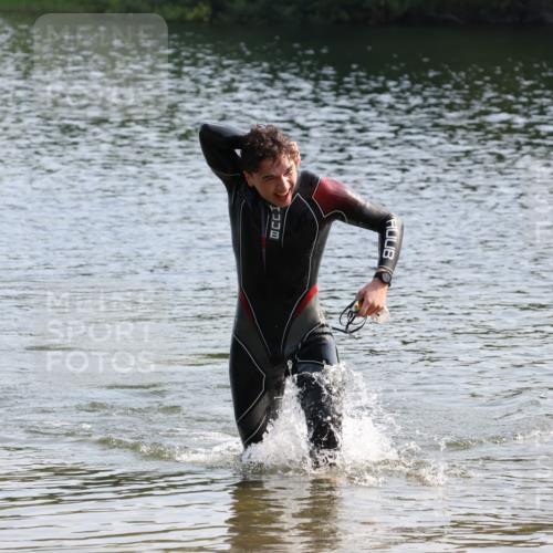 15.06.2025 - 27. Vierlanden-Triathlon Lena Gebhardt http://msf.ph/oto/8047327 15.06.2025 08:47:30 Schwimmen 48 meine-sportfotos.de