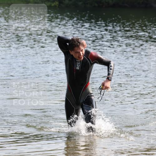 15.06.2025 - 27. Vierlanden-Triathlon Lena Gebhardt http://msf.ph/oto/8047329 15.06.2025 08:47:30 Schwimmen 48 meine-sportfotos.de