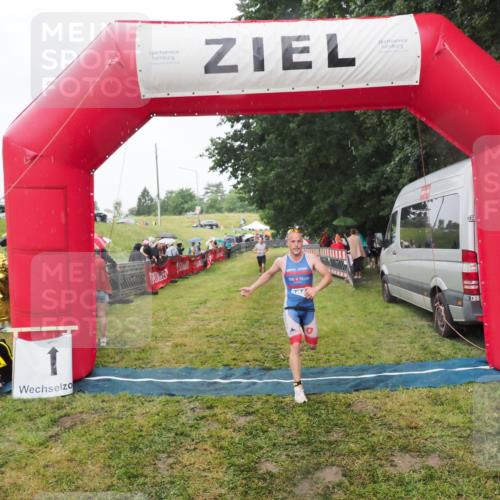 21.06.2025 - 27. Vierlanden-Triathlon MichiJ http://msf.ph/oto/8047354 15.06.2026 14:12:35 Ziel 19, 1279 meine-sportfotos.de