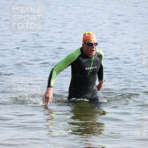 15.06.2025 - 27. Vierlanden-Triathlon Lena Gebhardt http://msf.ph/oto/8047359 15.06.2025 08:47:43 Schwimmen 48 meine-sportfotos.de